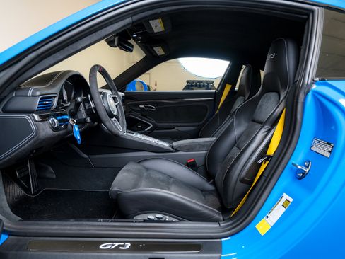 Used 2018 Porsche 911 GT3 RWD image 64