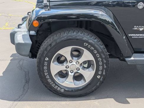 Used 2017 Jeep Wrangler Unlimited Sahara w/ Dual Top Group AWD/4WD image 10