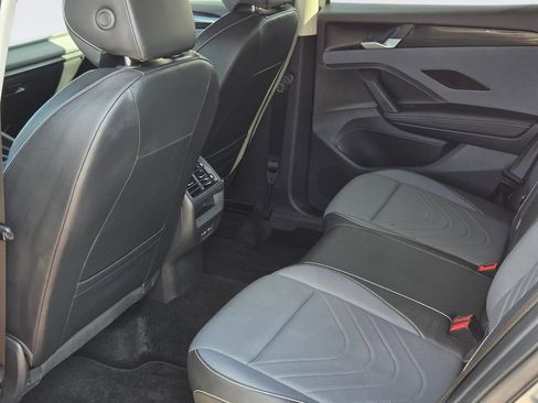 Used 2026 Volkswagen Tiguan SE FWD image 36