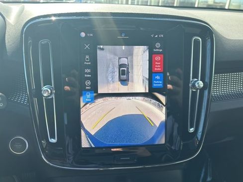 Certified 2025 Volvo XC40 B5 Plus image 23