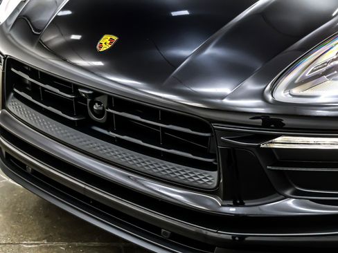 Used 2023 Porsche Macan image 13