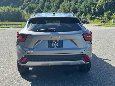 New 2026 Chevrolet Trax LT w/ Driver Confidence Package FWD image 6