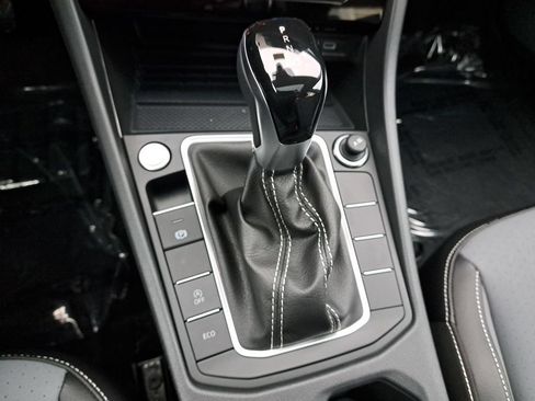 New 2026 Volkswagen Jetta SE FWD image 21