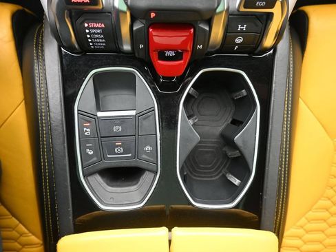 Used 2021 Lamborghini Urus AWD/4WD image 19