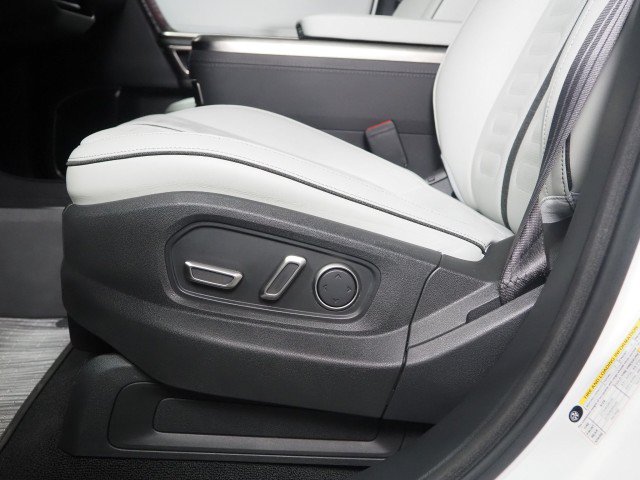 Used 2024 Rivian R1S AWD Adventure image 79