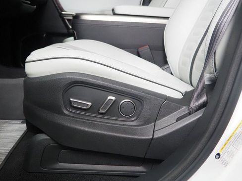 Used 2024 Rivian R1S AWD Adventure image 79