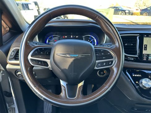 Certified 2020 Chrysler Pacifica Limited w/ Advanced Safetytec Group image 11