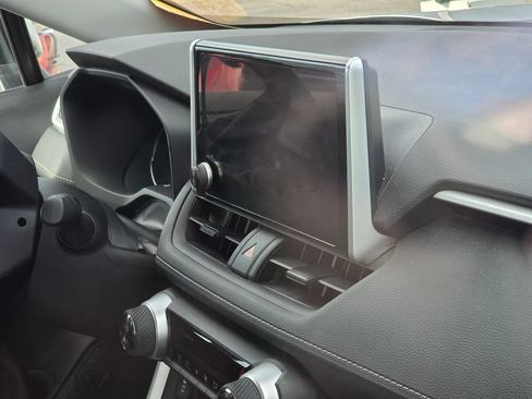 Used 2025 Toyota RAV4 XLE AWD/4WD image 17