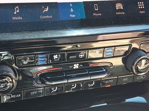 Used 2023 Jeep Grand Cherokee L Limited w/ Luxury Tech Group II image 27