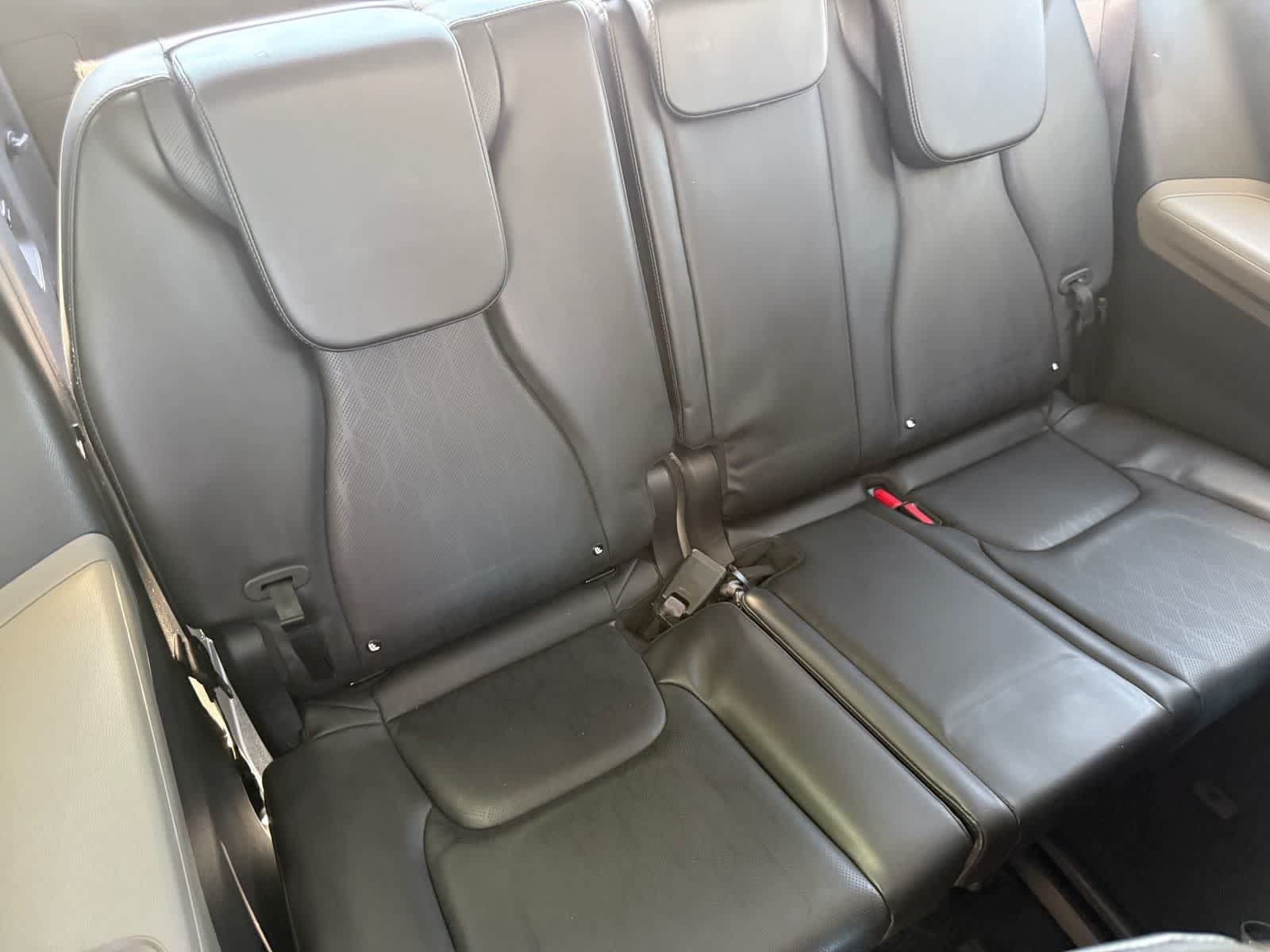 Used 2025 Kia Carnival FWD image 33