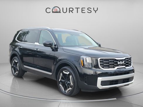 Certified 2025 Kia Telluride S image 6