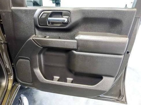 Certified 2022 Chevrolet Silverado 2500 Custom w/ Custom Value Package AWD/4WD image 32