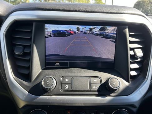 Used 2023 GMC Acadia SLT w/ Preferred Package image 25