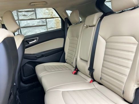 Used 2024 Ford Edge SEL w/ Convenience Package image 9