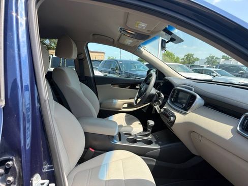 Used 2019 Kia Sorento AWD V6 image 17