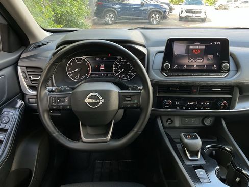 Used 2025 Nissan Rogue SV FWD image 14