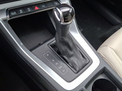 Used 2020 Audi Q3 2.0T Premium w/ Convenience Package image 16