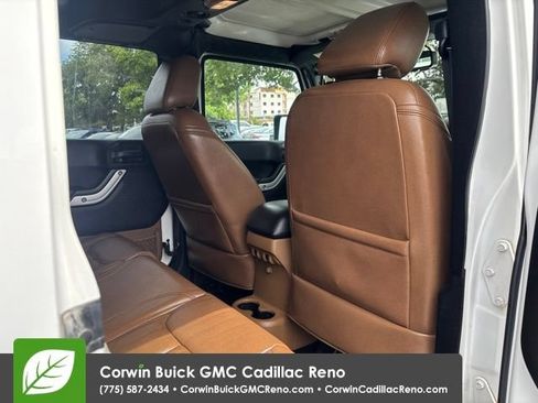 Used 2016 Jeep Wrangler Unlimited Sahara w/ Connectivity Group AWD/4WD image 30