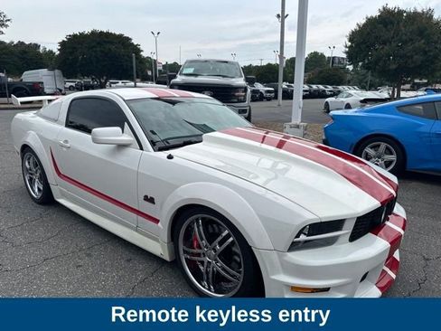 Used 2008 Ford Mustang GT Premium RWD image 2