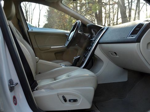 Used 2015 Volvo XC60 3.2 Premier Plus image 11