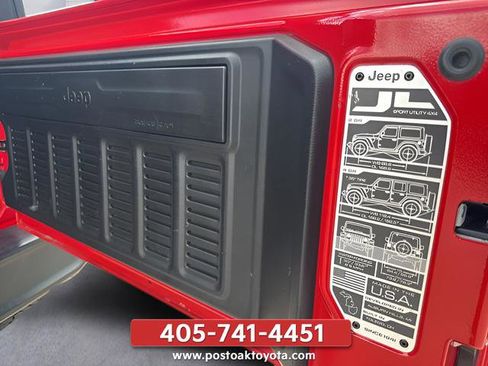 Used 2022 Jeep Wrangler Unlimited Sahara AWD/4WD image 14