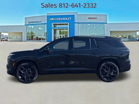 Used 2024 Chevrolet Traverse RS image 2