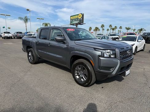 Certified 2025 Nissan Frontier SV image 1