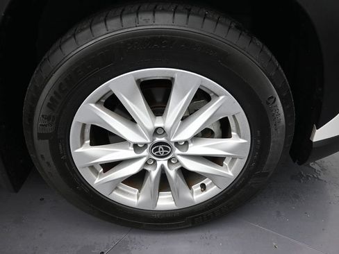 Used 2024 Toyota Corolla Cross LE w/ Moonroof Package FWD image 9