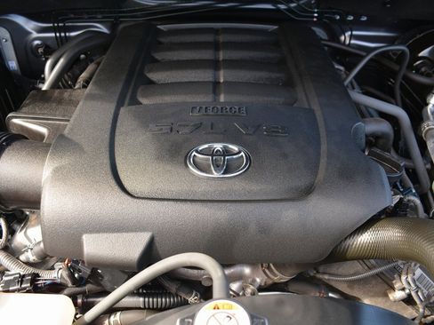 Used 2018 Toyota Tundra SR5 w/ TRD Off Road Package image 23