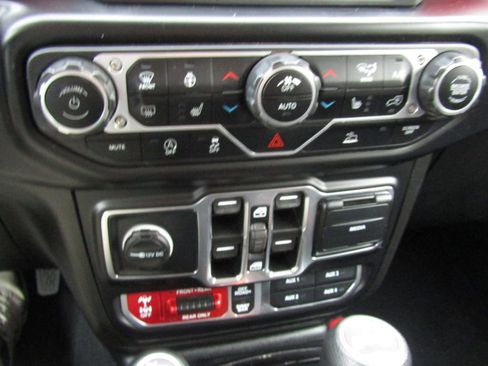 Used 2021 Jeep Wrangler Unlimited Rubicon AWD/4WD image 26