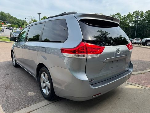 Used 2014 Toyota Sienna LE FWD image 5
