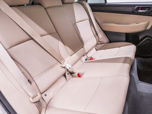 Used 2018 Subaru Outback 3.6R Limited image 12