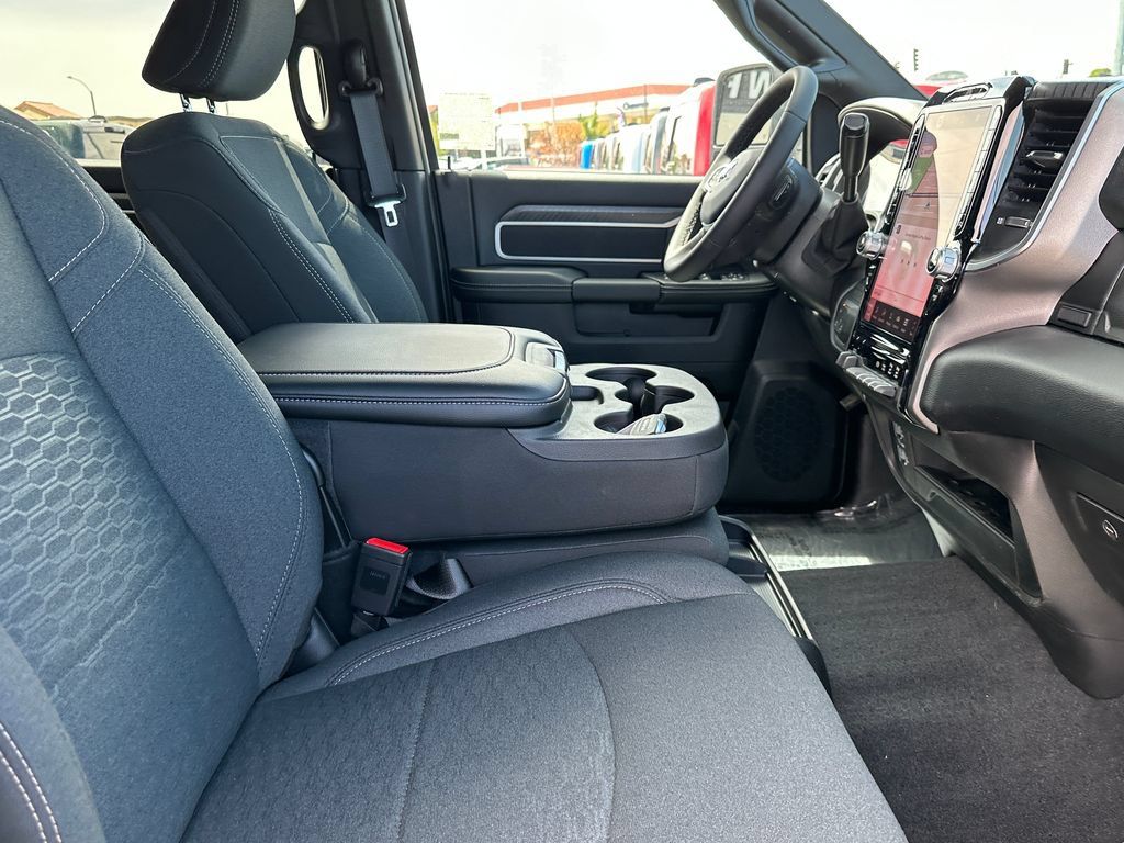 New 2026 RAM 2500 Big Horn AWD/4WD image 13