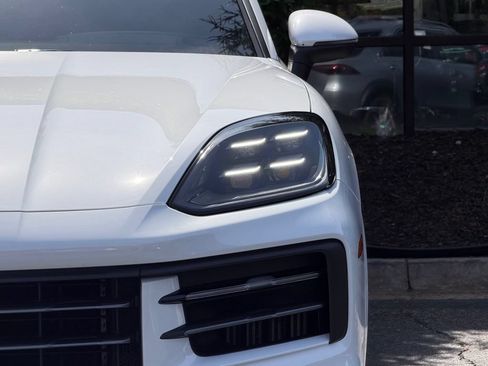 Used 2024 Porsche Cayenne S AWD/4WD image 5
