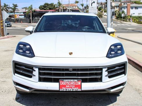 Used 2024 Porsche Cayenne S AWD/4WD image 9