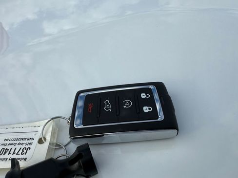 New 2025 Jeep Grand Cherokee Laredo image 29