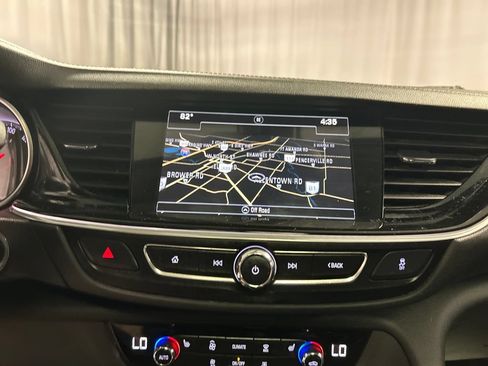 Used 2018 Buick Regal Essence w/ Driver Confidence Package #1 AWD/4WD image 17