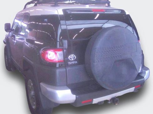Used 2012 Toyota FJ Cruiser 4WD w/ Upgrade Pkg image 6