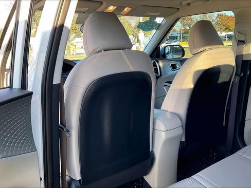 Certified 2024 Kia Soul LX image 12