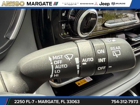 Used 2024 Toyota Highlander Platinum FWD image 36