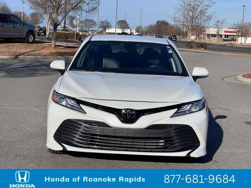 Used 2019 Toyota Camry XLE image 5