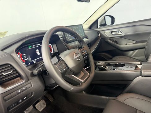 Used 2025 Nissan Rogue Platinum w/ Tech Package FWD image 24