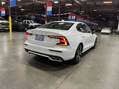 Used 2022 Volvo S60 T8 R-Design Expression AWD/4WD image 5