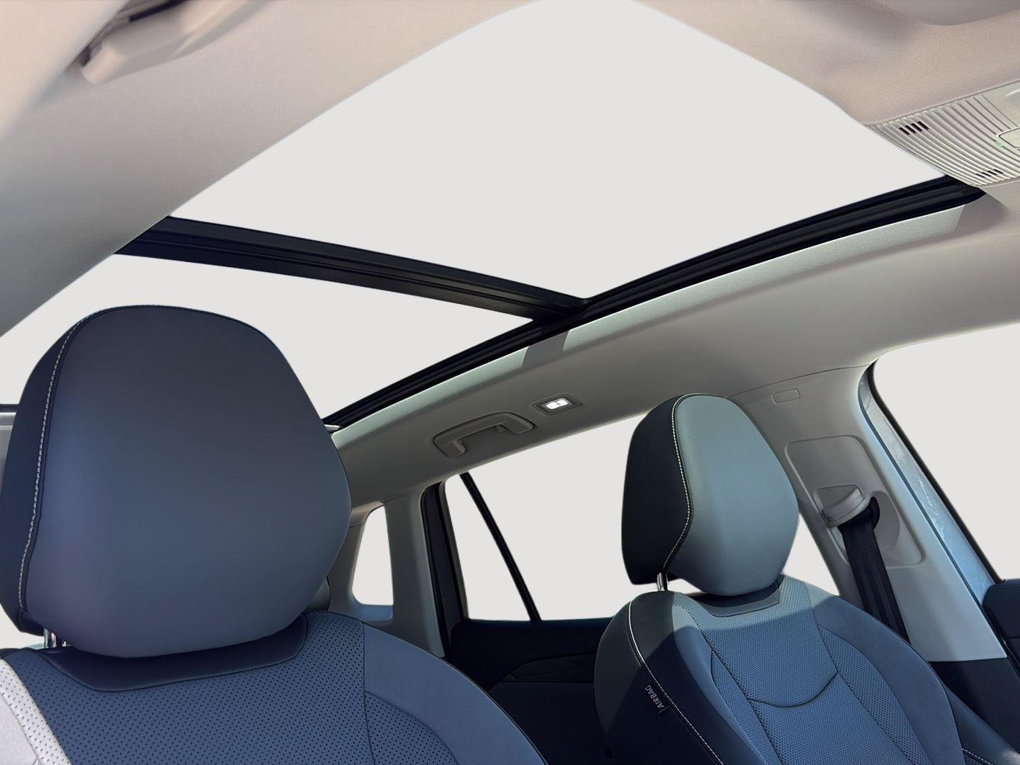 Used 2025 Volkswagen Tiguan SE w/ Panoramic Sunroof Package AWD/4WD image 15