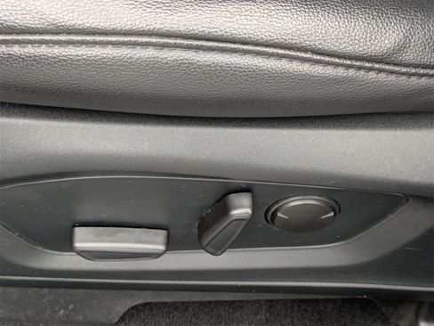 Used 2020 Ford Explorer XLT w/ Equipment Group 202A image 23