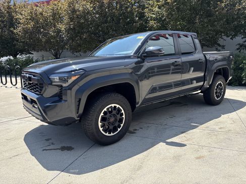 Used 2024 Toyota Tacoma TRD Off-Road w/ TRD Off Road Premium Package AWD/4WD image 3