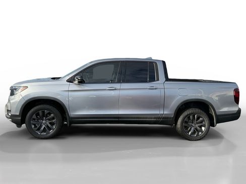 Used 2023 Honda Ridgeline Sport image 2