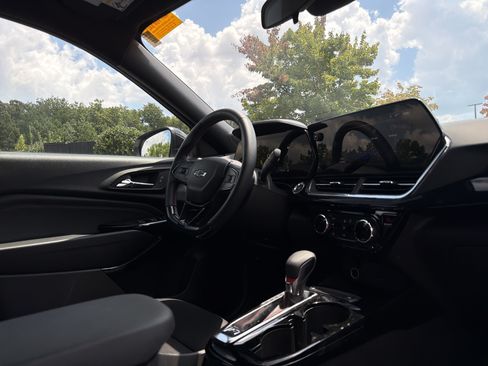 Used 2025 Chevrolet Trax RS w/ Driver Confidence Package FWD image 6