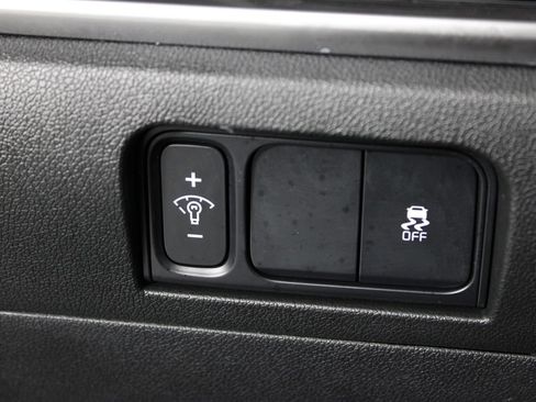 Used 2025 Kia Sorento S FWD image 23