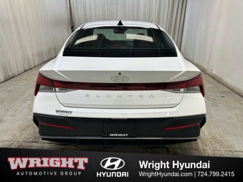 Certified 2025 Hyundai Elantra SE image 5